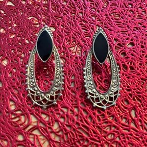💲 5 for $20 Mixed Metal and Black Drop Earrings